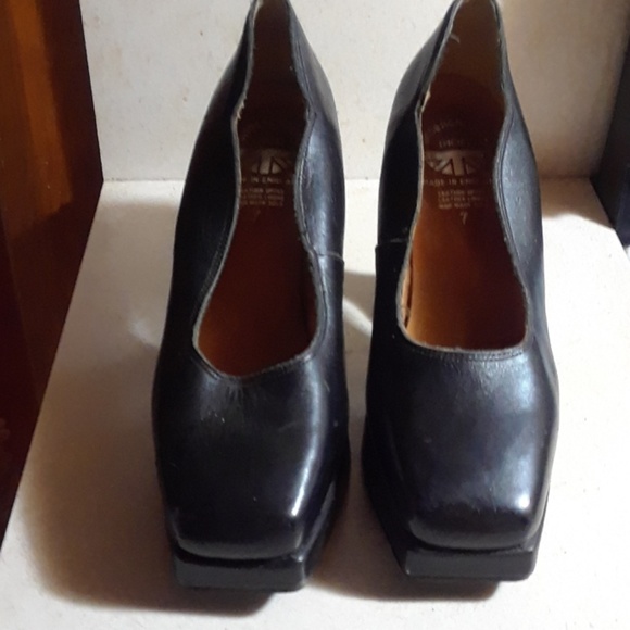 Leather shoes - Picture 1 of 4